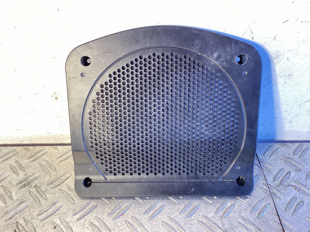 Subwoofer grill/trim – BMW 5 Series F10 F11 (2009-2016)
