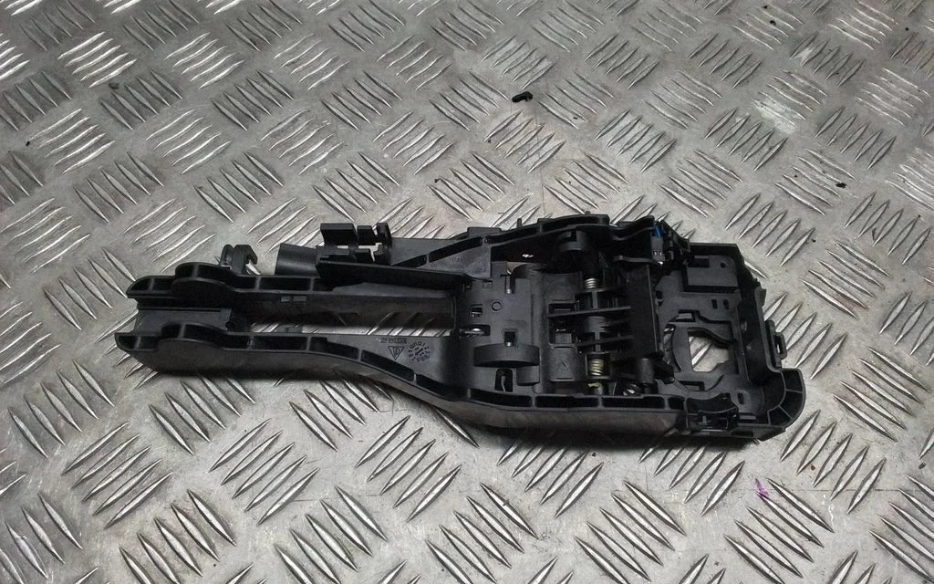 Rear door exterior handle/bracket – Porsche Macan (95B) (2019-)