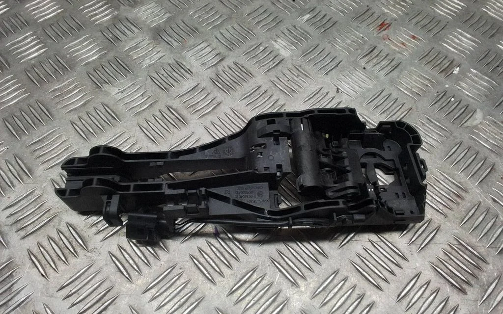 Rear door exterior handle/bracket – Porsche Macan (95B) (2019-)