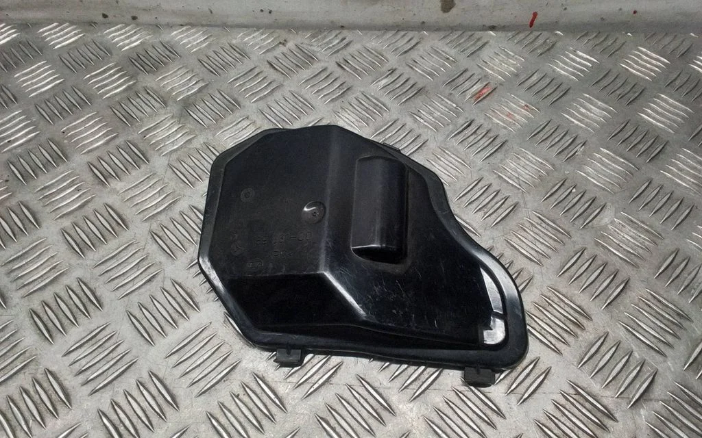 Headlight/headlamp dust cover – BMW 5 Series E60 E61 (2004-2010)