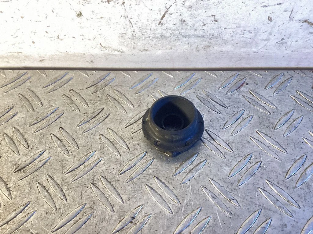 Radiator mount bracket – Lexus NX (2014-2021)