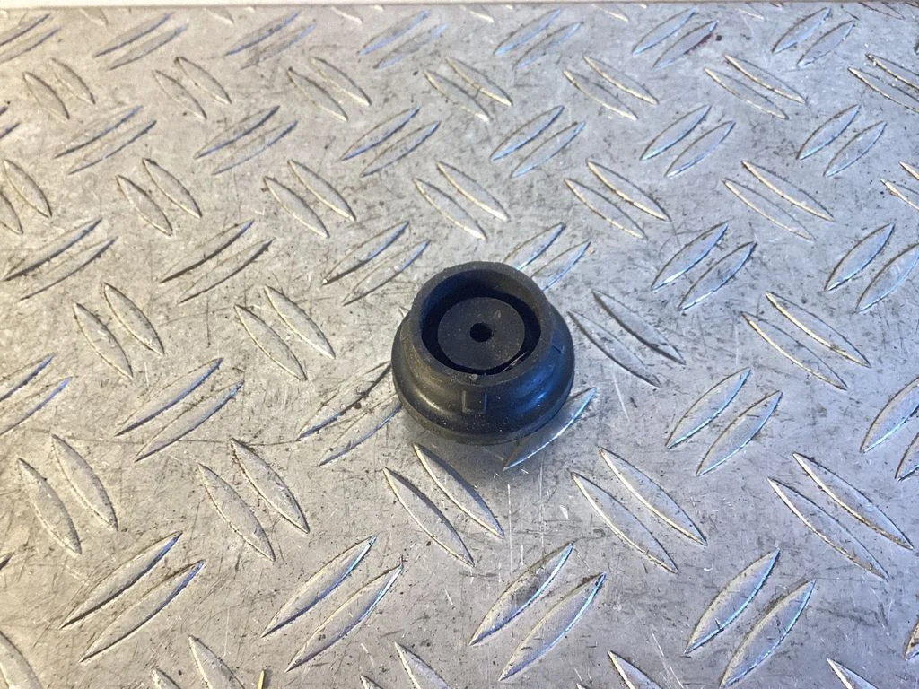Radiator mount bracket – Toyota RAV 4 (XA40) (2012-2018)