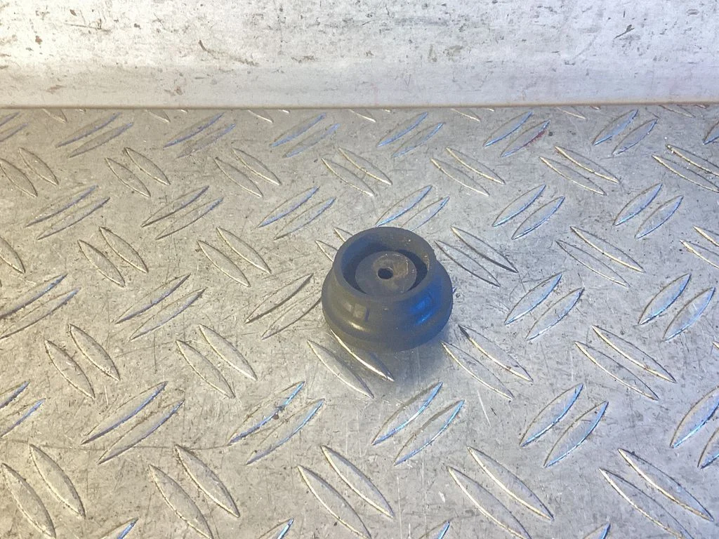 Radiator mount bracket – Toyota RAV 4 (XA40) (2012-2018)