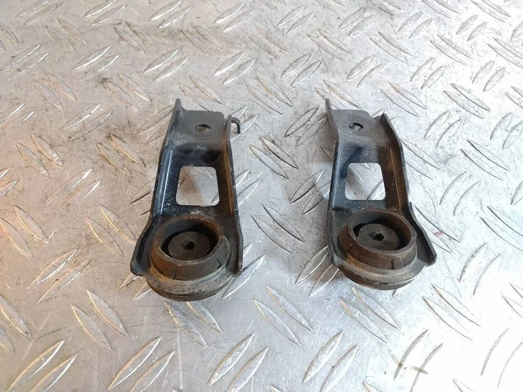 Radiator mount bracket – Toyota RAV 4 (XA40) (2012-2018)