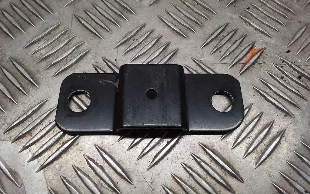 Sway bar bush bracket, rear – Lexus NX (2021-)