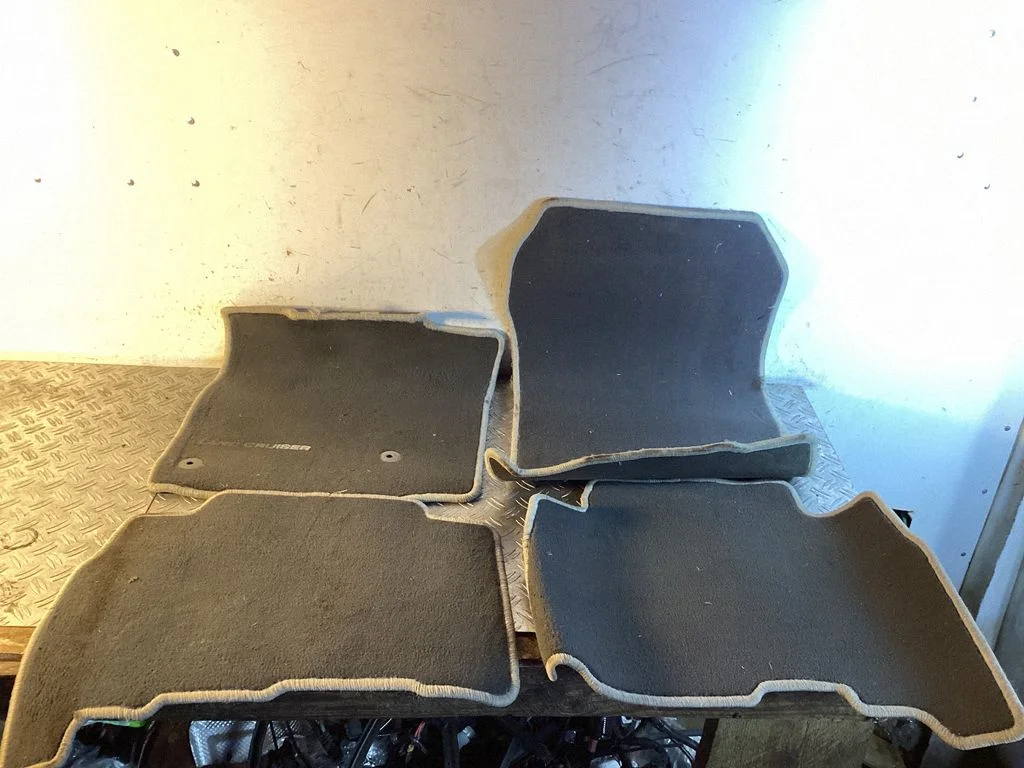 Car floor mat set – Toyota Land Cruiser (J150) (2009-)