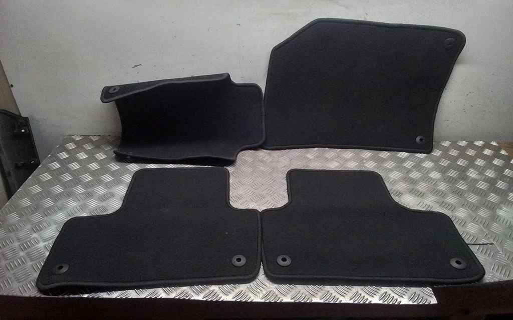 Car floor mat set – Volvo XC60 (2017-)