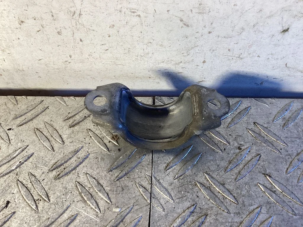 Sway bar bush bracket, front – Porsche Macan (95B) (2019-)