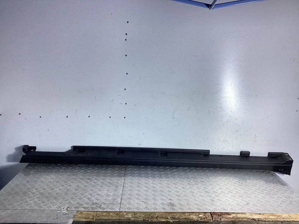 Sill/side skirt trim – Lexus RX 450H (2016-)