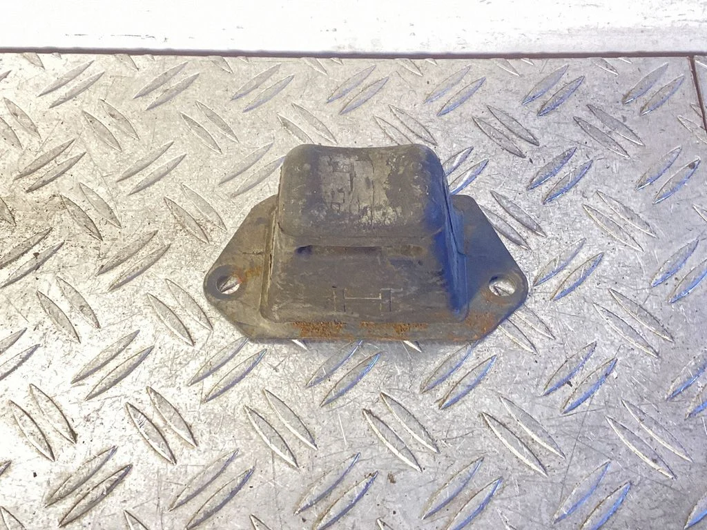Muu tagavedrustuse varuosa – Toyota Land Cruiser (J120) (2002-2009)