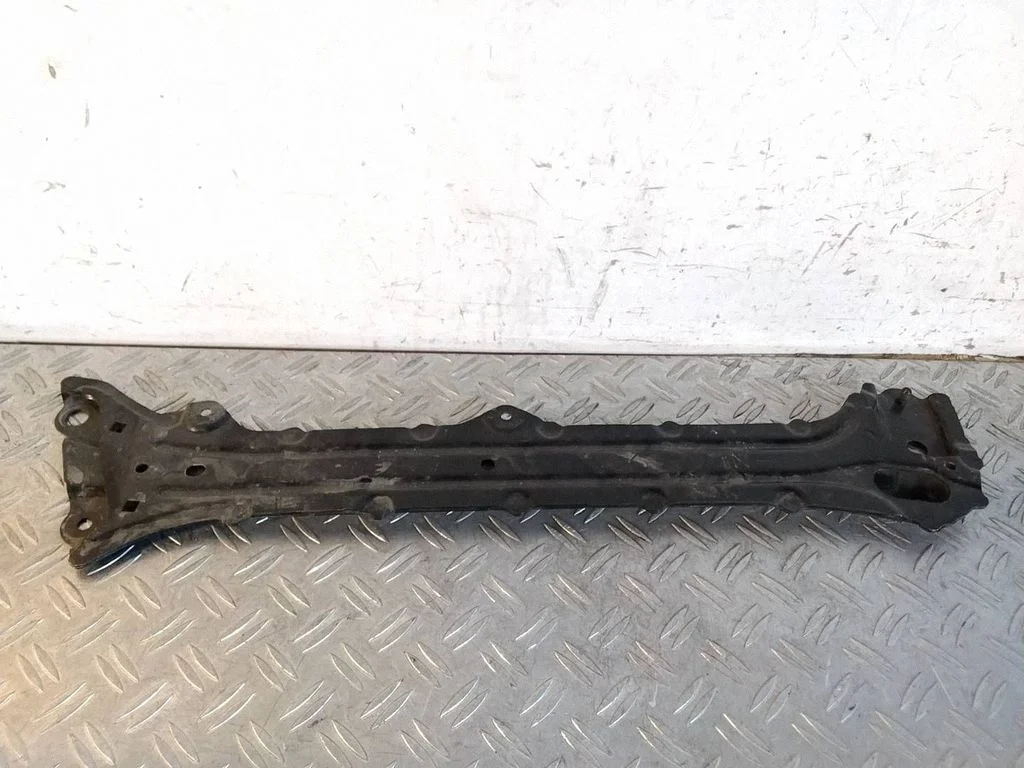 Muu tagavedrustuse varuosa – Lexus IS III XE30 (2013-2020)
