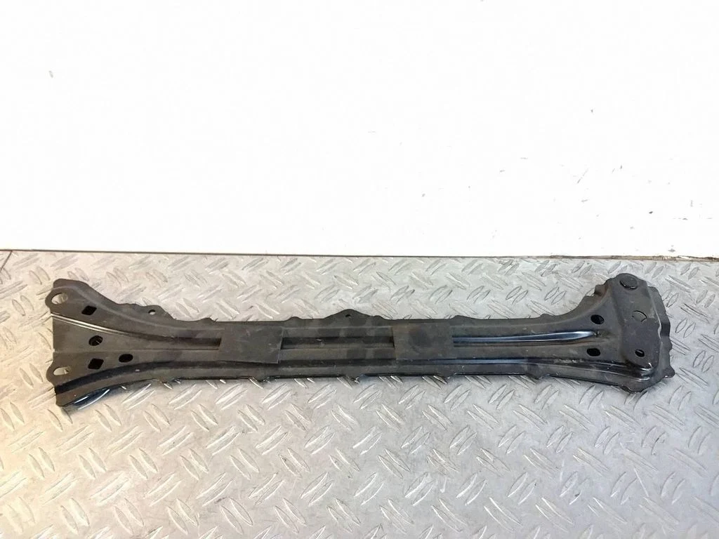 Muu tagavedrustuse varuosa – Lexus IS III XE30 (2013-2020)