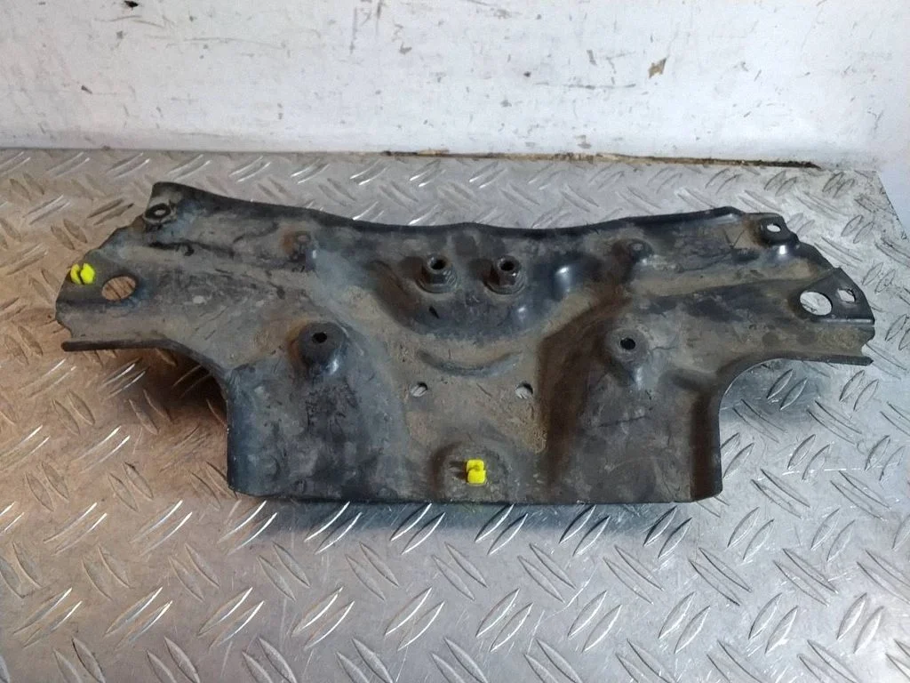 Muu tagavedrustuse varuosa – Lexus IS III XE30 (2013-2020)