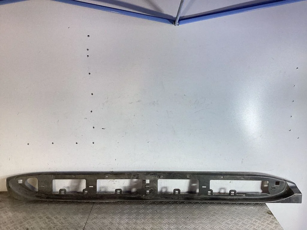 Sill/side skirt trim – Toyota Land Cruiser (J120) (2002-2009)