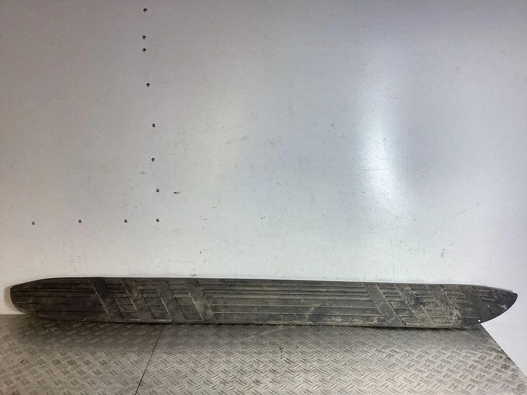 Sill/side skirt trim – Toyota Land Cruiser (J120) (2002-2009)