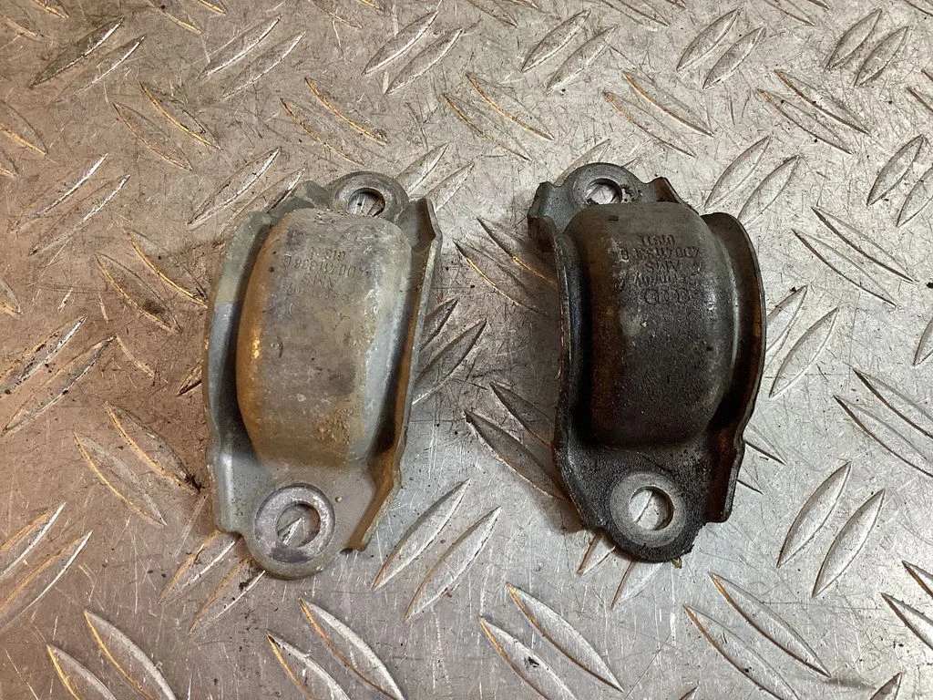 Sway bar bush bracket, front – Porsche Macan (95B) (2019-)