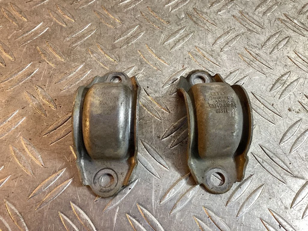 Sway bar bush bracket, front – Porsche Macan (95B) (2019-)