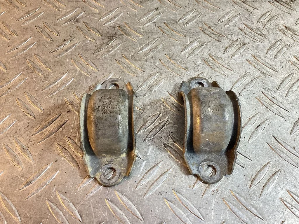 Sway bar bush bracket, front – Porsche Macan (95B) (2019-)