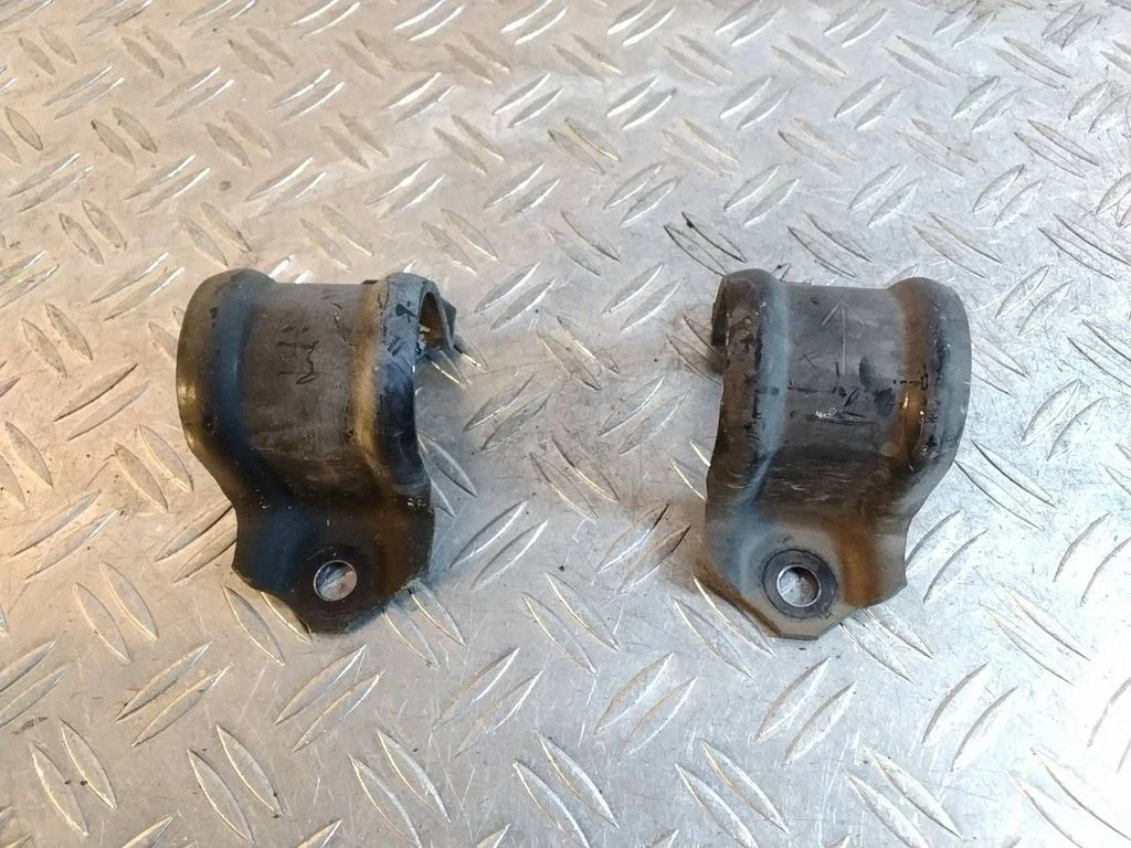 Sway bar bush bracket, front – Toyota RAV 4 (XA50) (2018-)