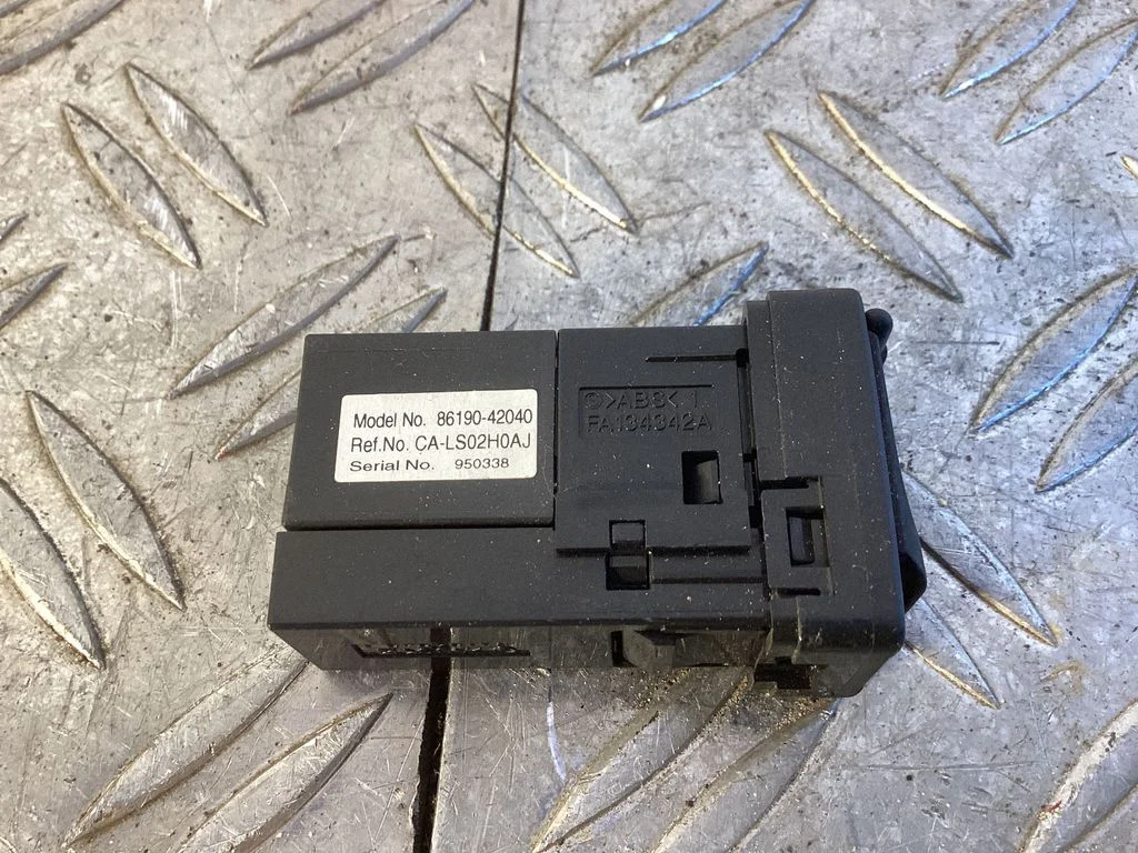AUX in-socket connector – Toyota RAV 4 (XA40) (2012-2018)