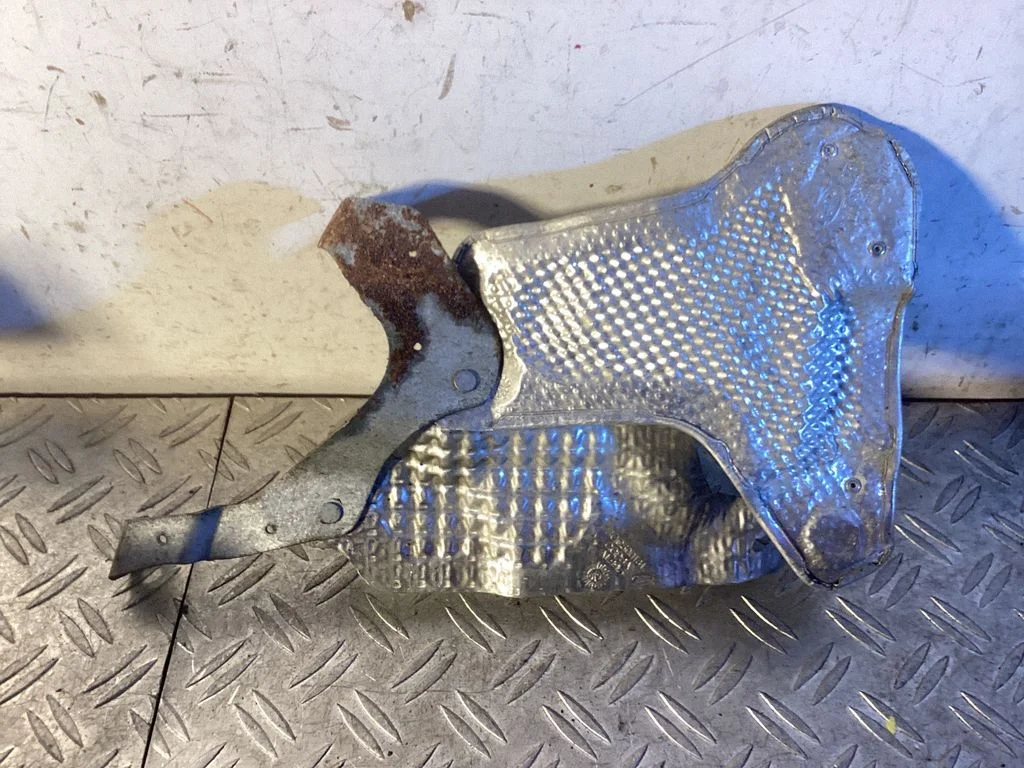 Exhaust heat shield AL995