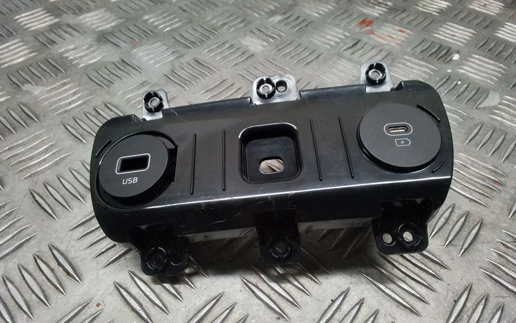 USB socket connector – KIA EV6 (2021-)