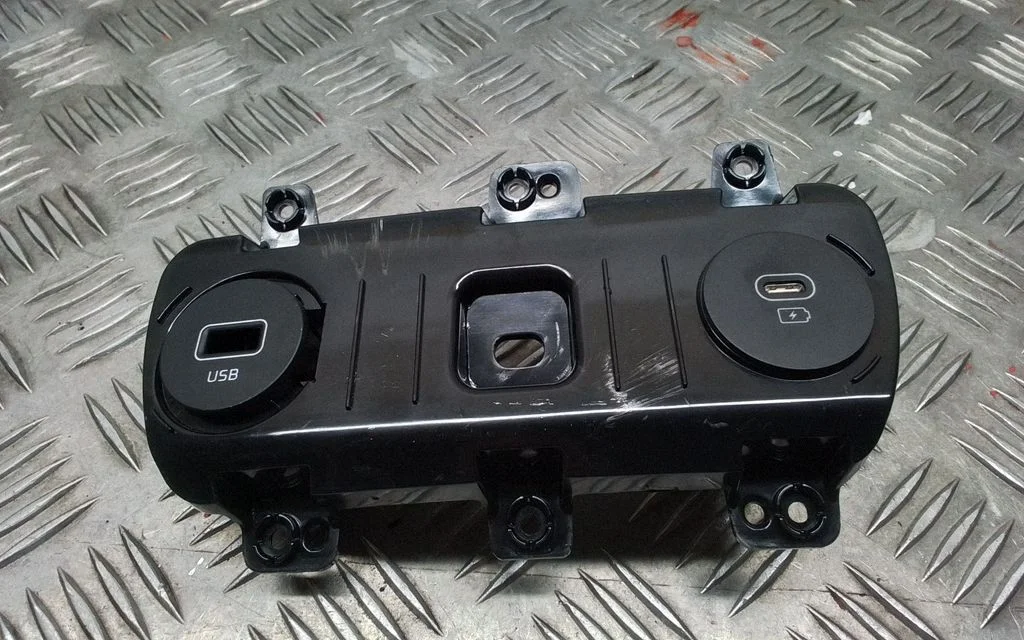 USB socket connector – KIA EV6 (2021-)