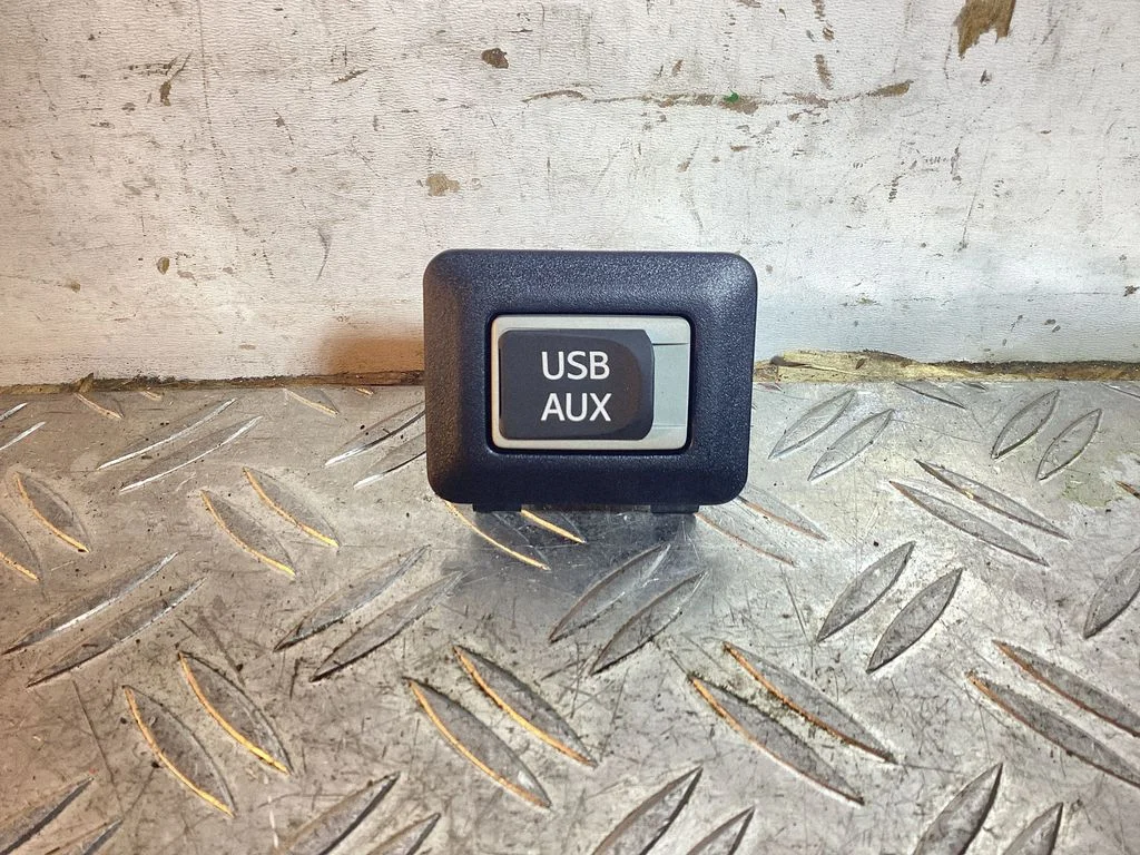 USB socket connector – Lexus RX 450H (2016-)