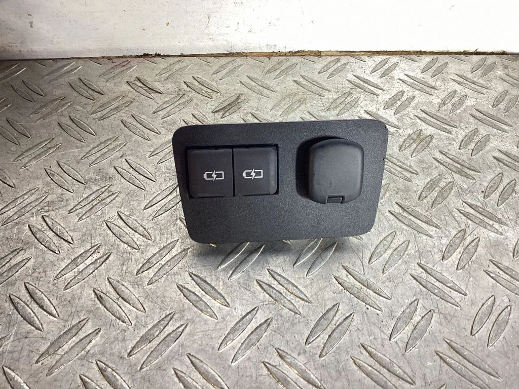 USB socket connector – Lexus NX (2021-)