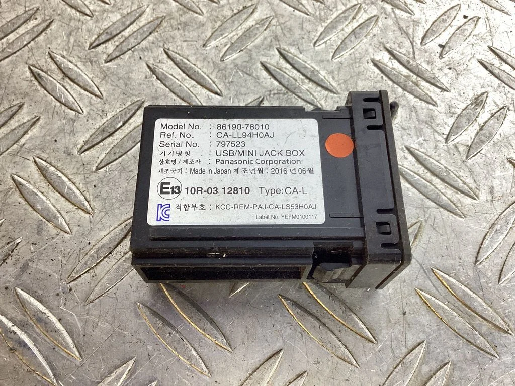 USB socket connector – Lexus GS 250 350 300H 450H (2013-)