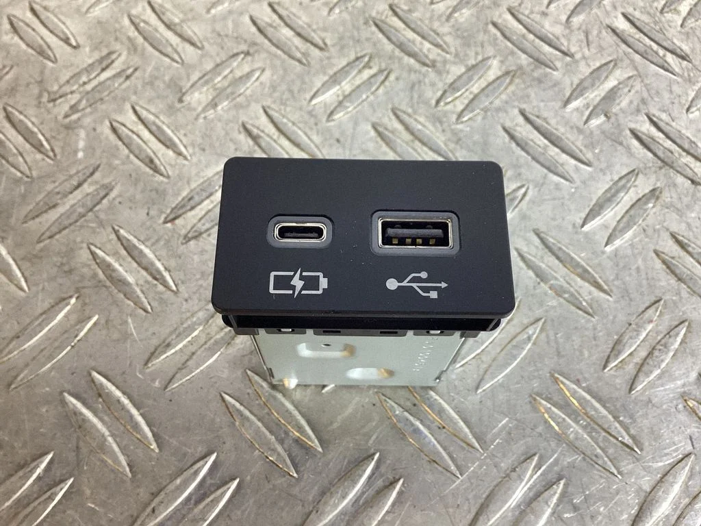 USB socket connector – Lexus NX (2021-)