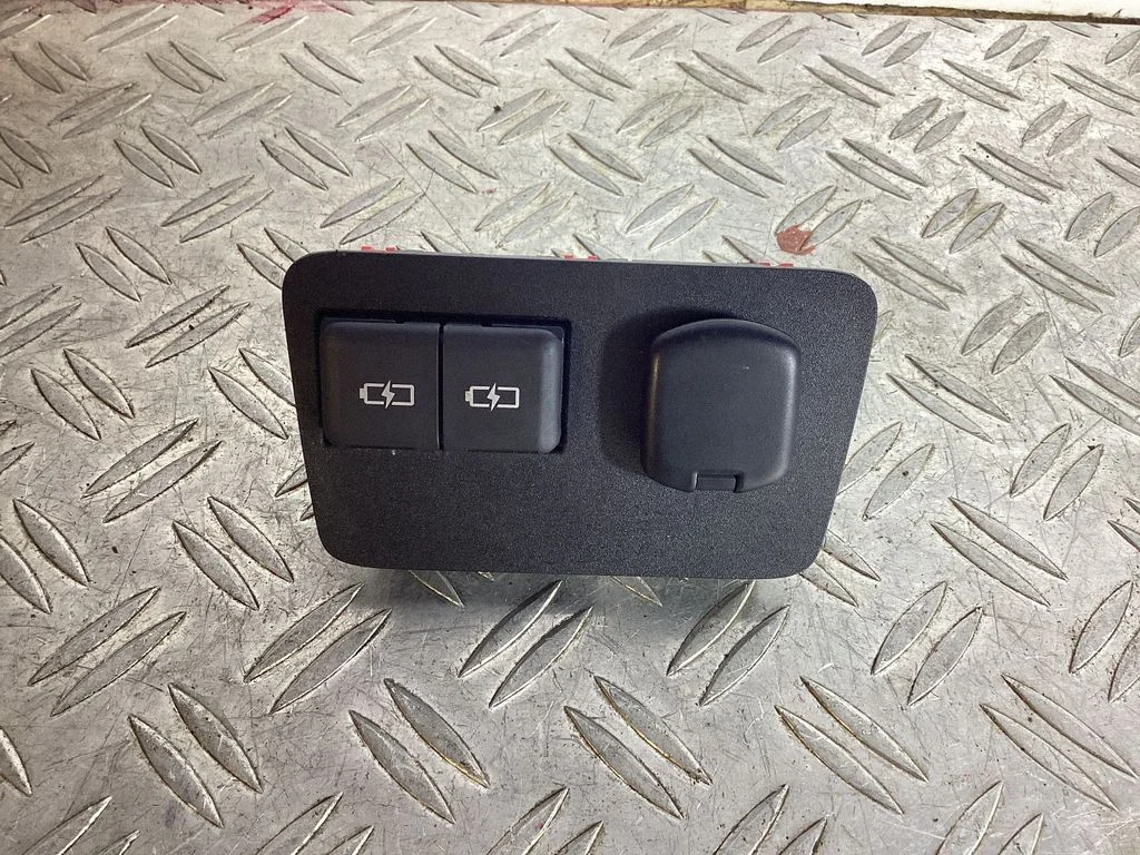 USB socket connector – Lexus NX (2021-)