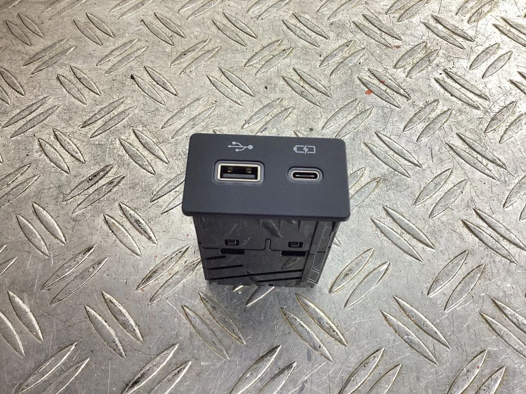 USB socket connector – Lexus NX (2021-)