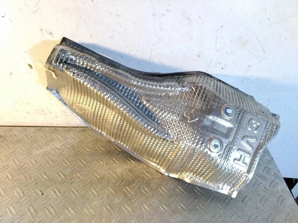 Heat shield in engine bay – Lexus RX 450H (2016-)