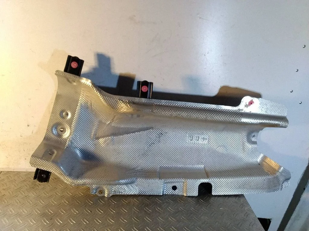 Heat shield in engine bay – Lexus RX 450H (2016-)