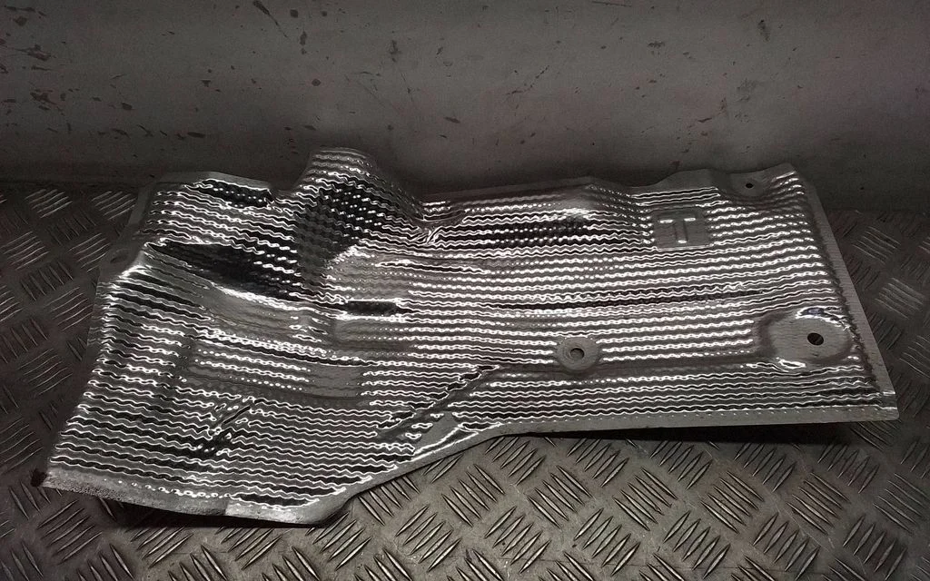 Heat shield in engine bay – Lexus RX 450H (2016-)