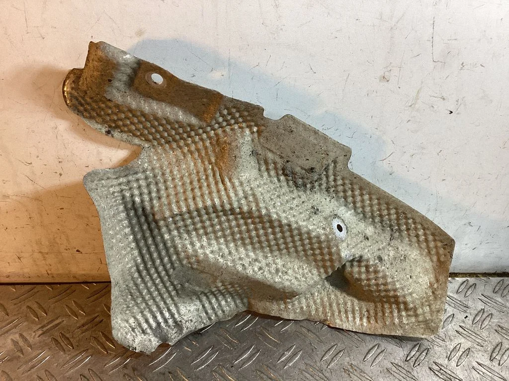 Heat shield in engine bay – Porsche Macan (95B) (2019-)