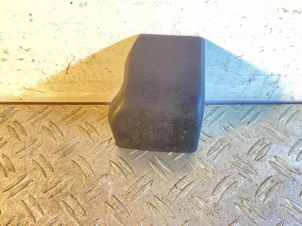 Rear seat rail trim cover – Toyota RAV 4 (XA40) (2012-2018)