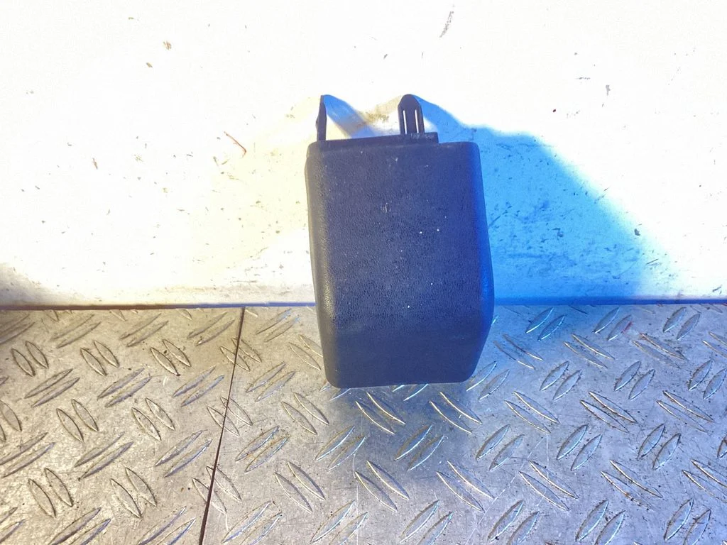 Rear seat rail trim cover – Toyota RAV 4 (XA40) (2012-2018)