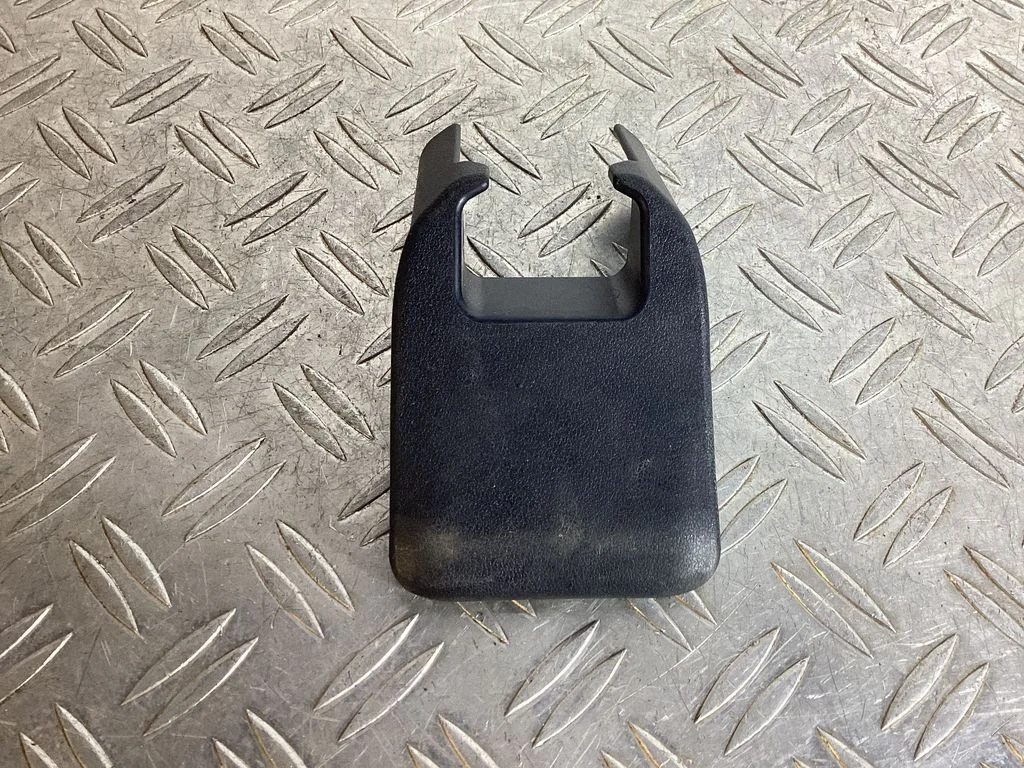 Rear seat rail trim cover – Lexus RX 450H (2016-)