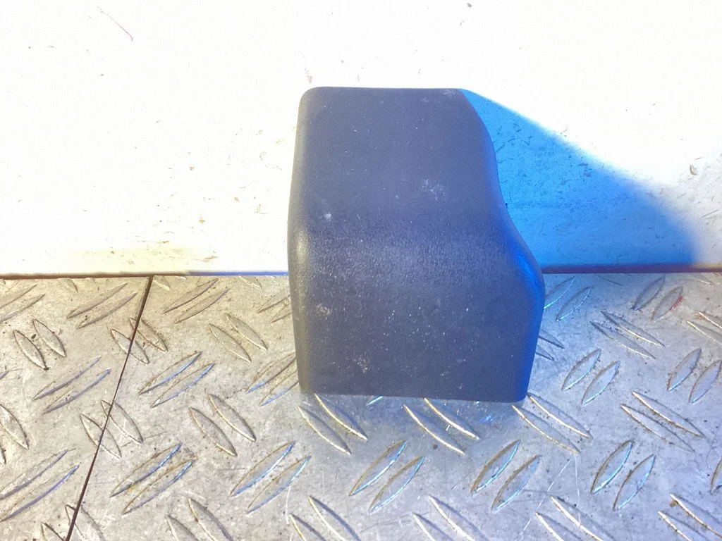 Rear seat rail trim cover – Toyota RAV 4 (XA40) (2012-2018)