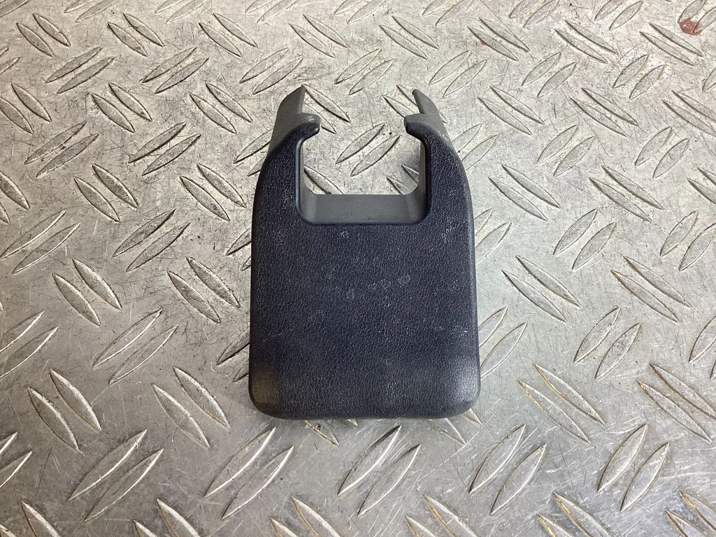 Rear seat rail trim cover – Lexus RX 450H (2016-)