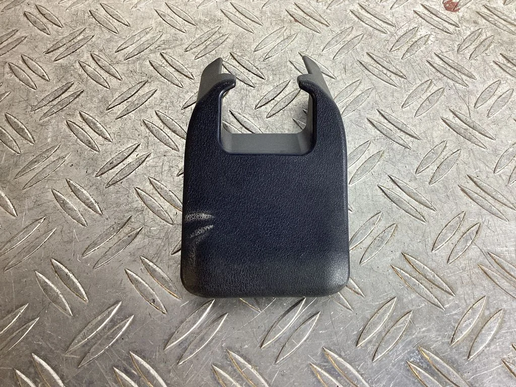Rear seat rail trim cover – Lexus RX 450H (2016-)
