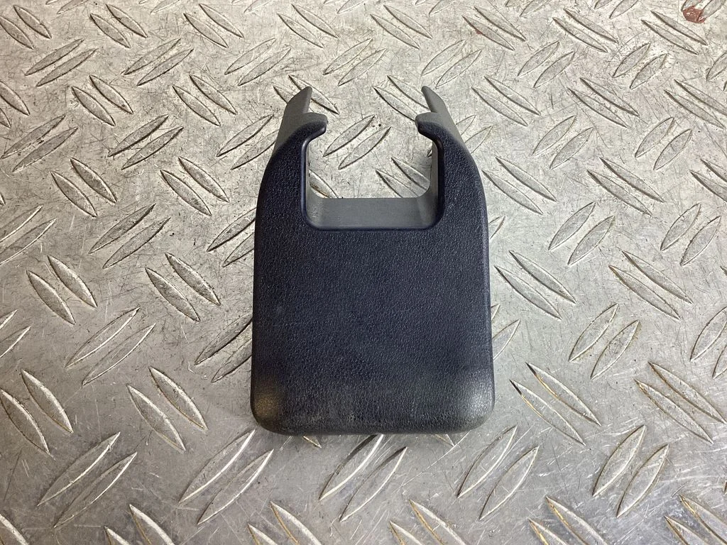 Rear seat rail trim cover – Lexus RX 450H (2016-)