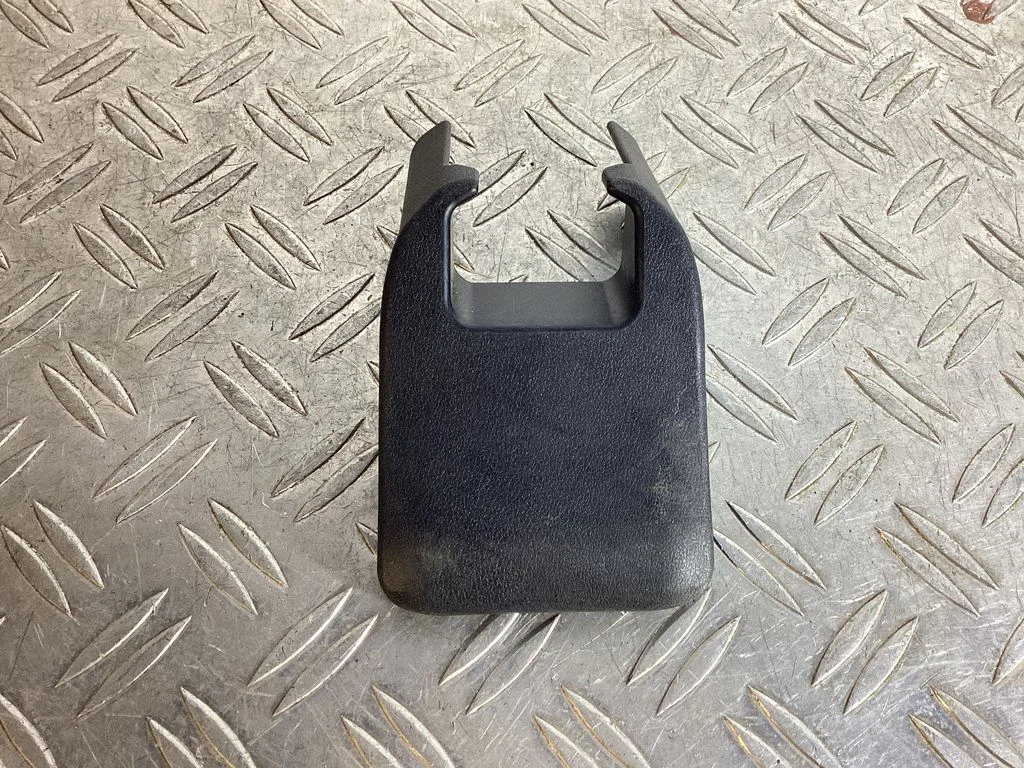Rear seat rail trim cover – Lexus RX 450H (2016-)