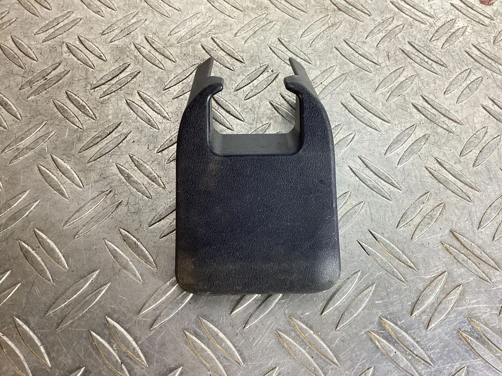Rear seat rail trim cover – Lexus RX 450H (2016-)
