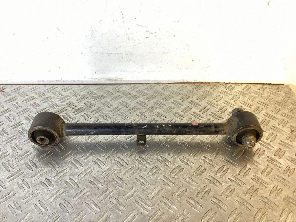 Rear suspension control arm – Toyota Land Cruiser (J100) (1998-2007)