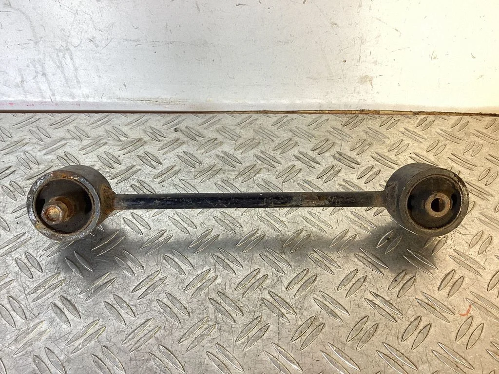 Rear suspension control arm – Toyota Land Cruiser (J150) (2009-)