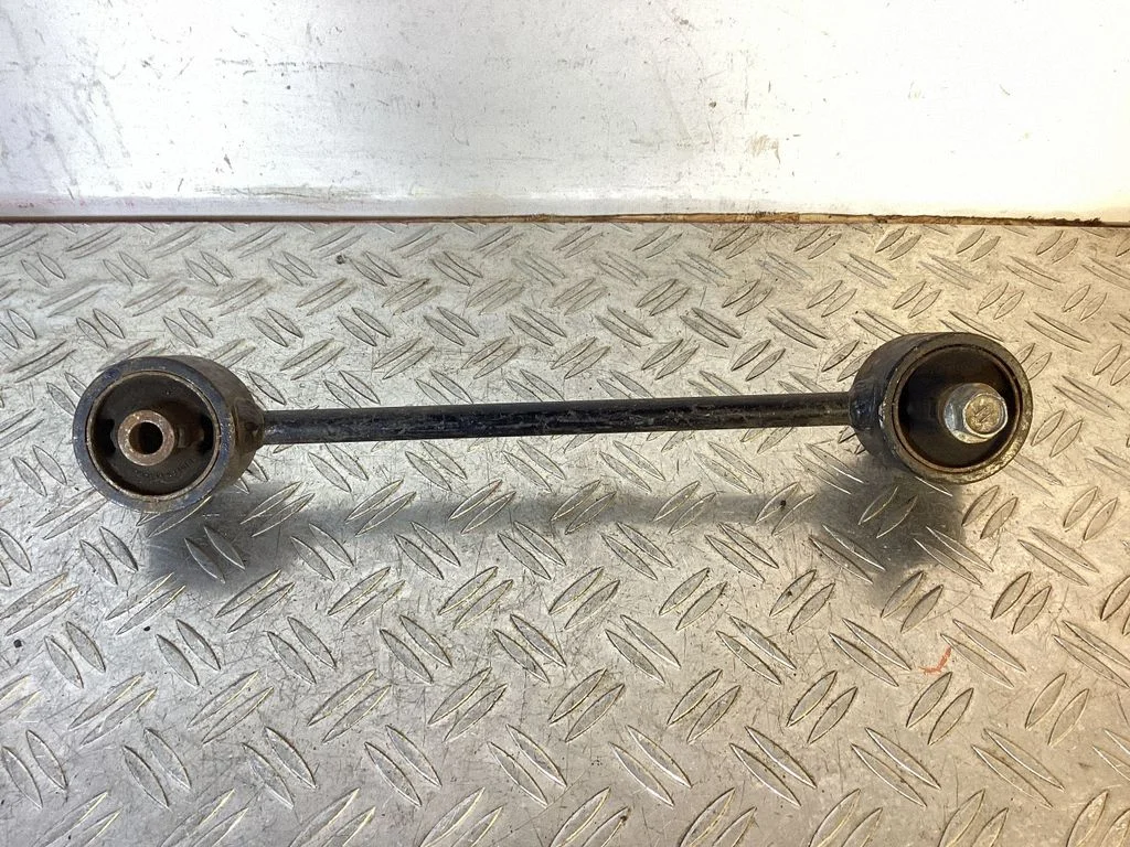 Rear suspension control arm – Toyota Land Cruiser (J150) (2009-)