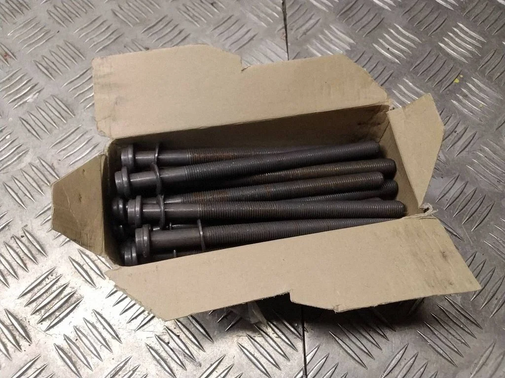 Cylinder head bolts – Volkswagen Touareg II (2010-2018)